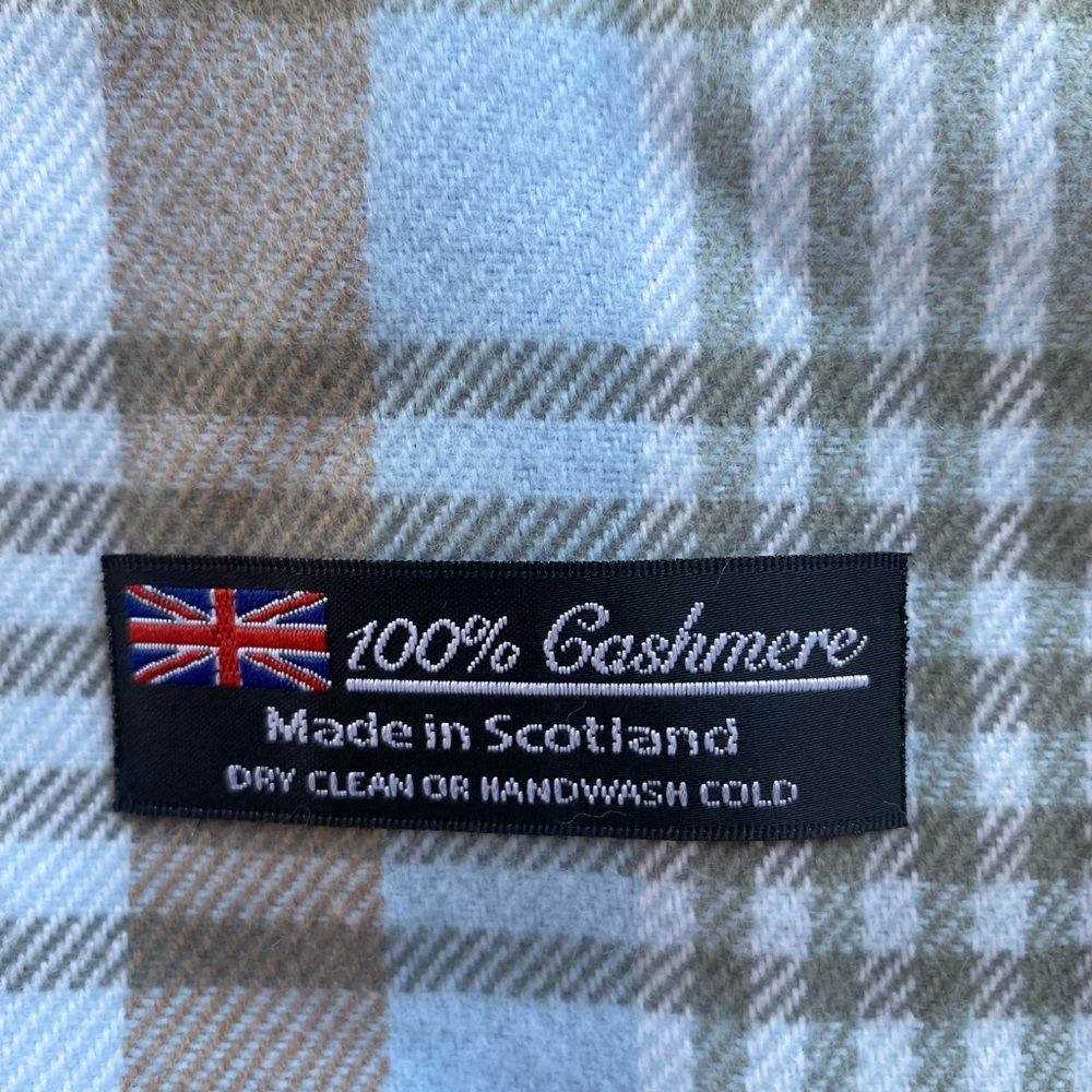 Made in  Scotland 100% cashmere scarf - Picture 3 of 3